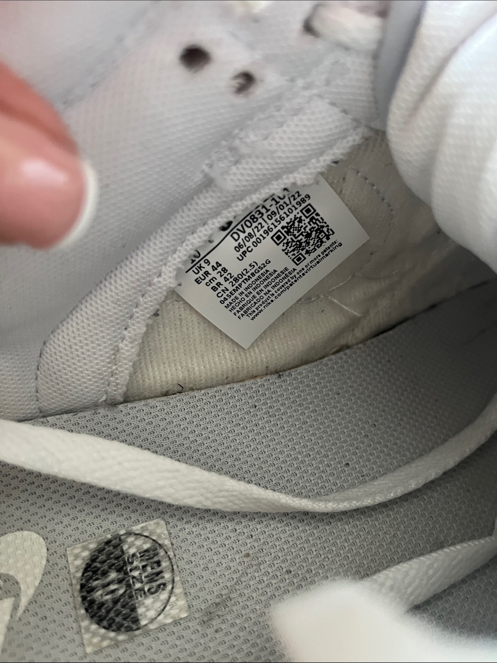 Nike White and Light Gray Low-Top Sneakers - Picture 7 of 8
